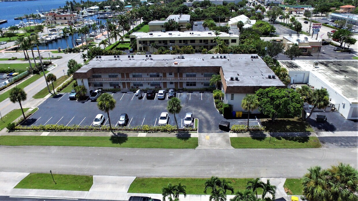 310 Lake Shore Dr Unit 4, Lake Park, FL 33403 Apartments in Lake Park
