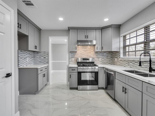 Foto del edificio - 1730 Pilgrim Journey Dr