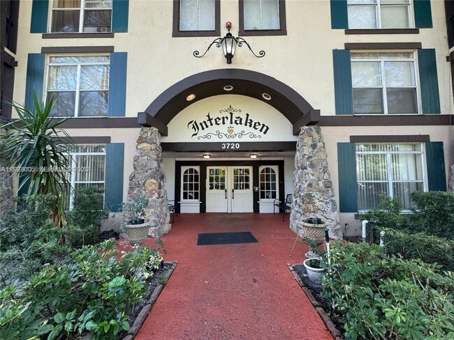 Building Photo - 3720 Inverrary Dr