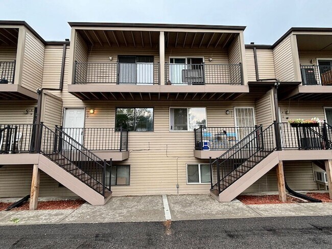 Foto del edificio - 6021 Yarrow St