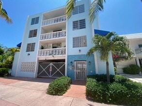 Building Photo - 335 Collins Ave