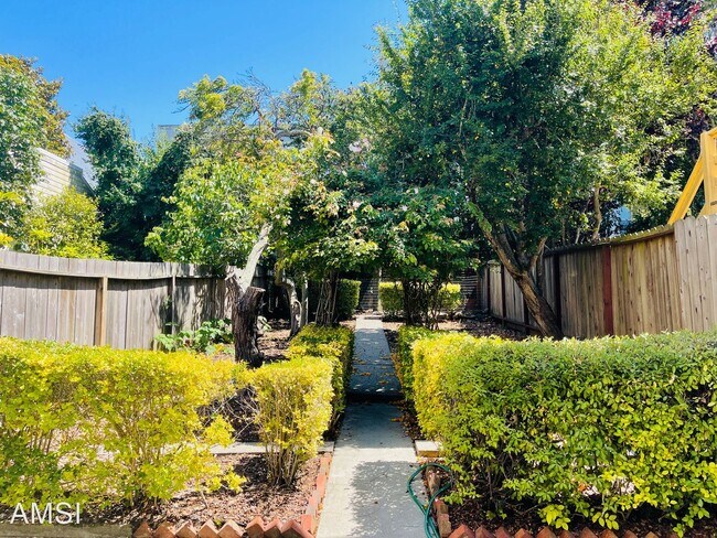 Building Photo - 3 br, 1.5 bath House - 2145 Filbert Street