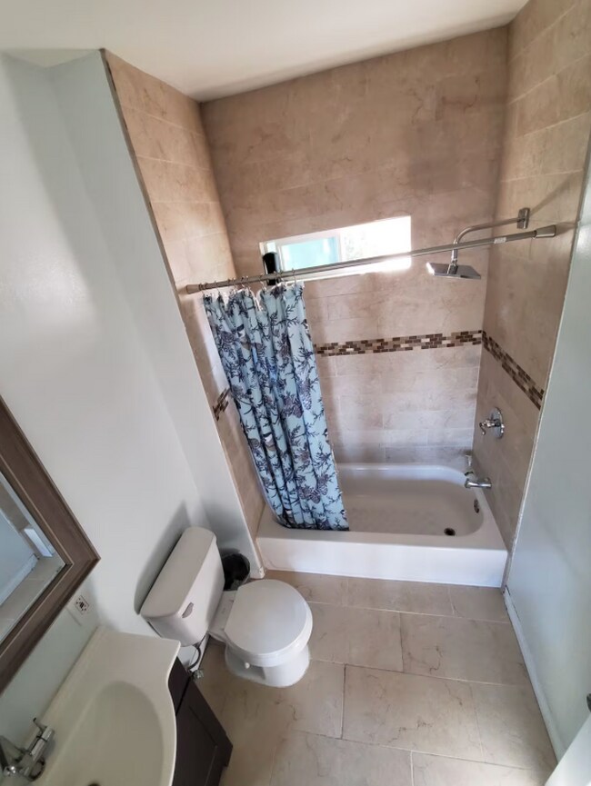 Foto del edificio - 839 E 46th St