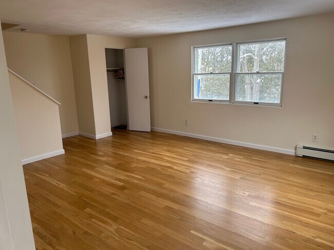 Foto del edificio - 910 Squires Ave