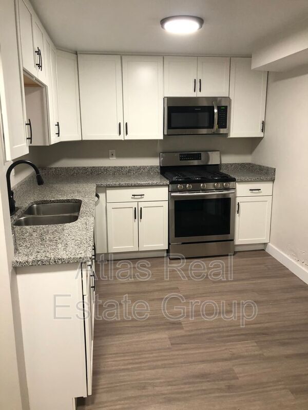 2144 Vine St Unit B, Denver, CO 80205 Condo for Rent in Denver, CO