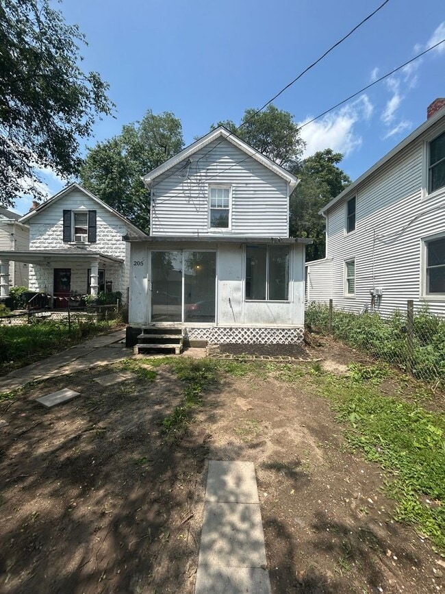 Building Photo - HOOVEN:  Cute 3 bedroom 1 bath home.