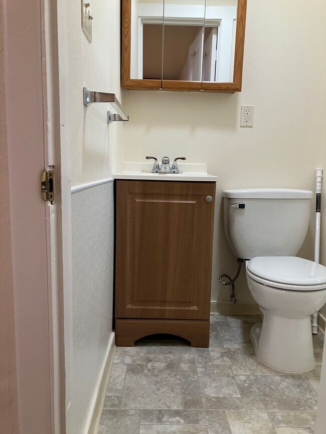 Foto del edificio - 803 N Main St