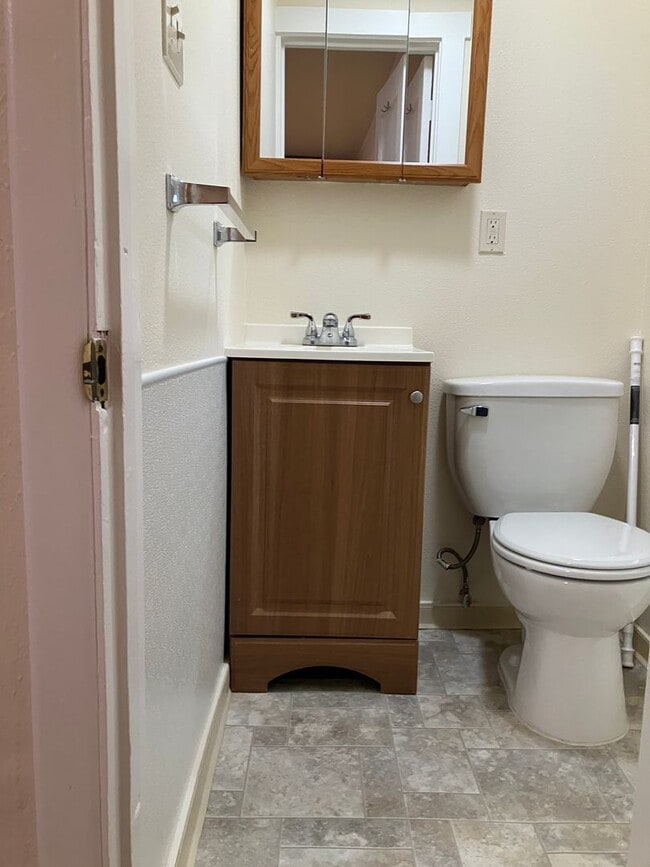 Building Photo - 803 N Main St