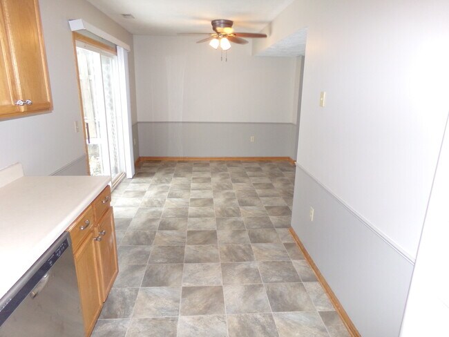 Building Photo - BCR Beautiful Totally Remodeled Townhome