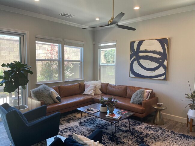 Building Photo - 8665 Mahonia Dr