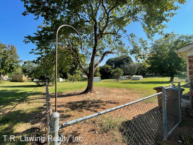 Building Photo - 3 br, 1 bath House - 1721 Kings Road