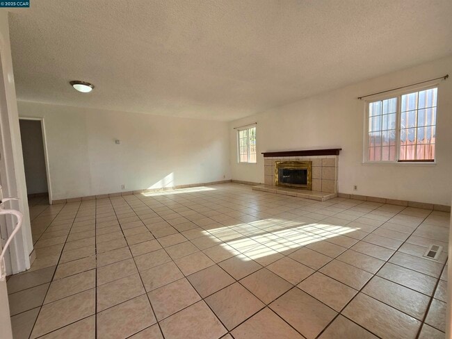 Building Photo - 2849 Rheem Ave