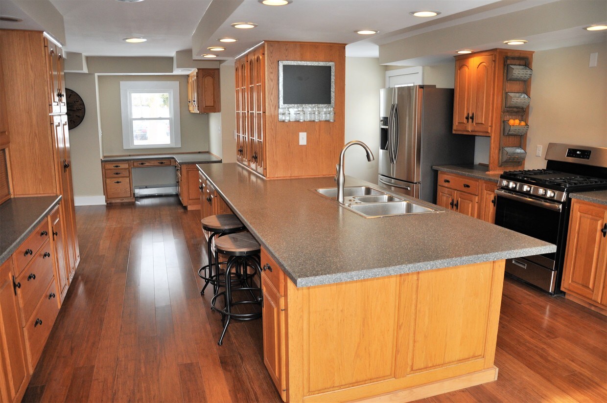 open kitchen - 7189 E Genesee St