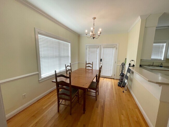 Building Photo - Nice Home located in Rosewood area and clo...