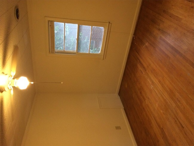 Foto del edificio - 210 E Rutherford St. - C