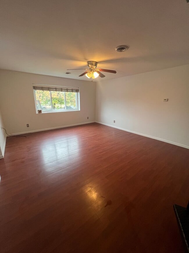 Building Photo - 5533 Southwest Ave