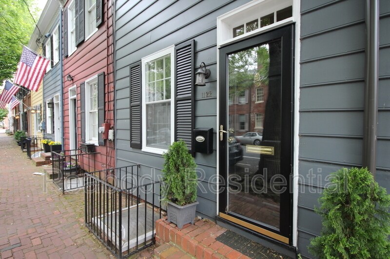 Primary Photo - 1122 Prince St