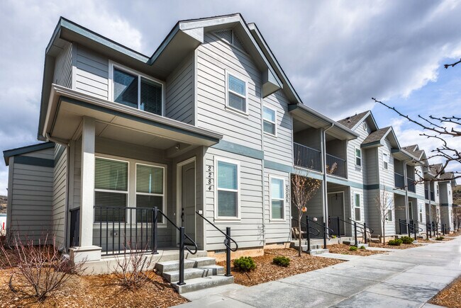 Foto del edificio - 2235 E Warm Springs Ave