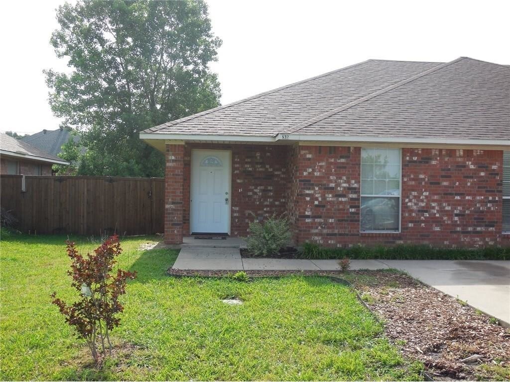 933 Farmington Rd, Howe, TX 75459 Townhome Rentals in Howe TX
