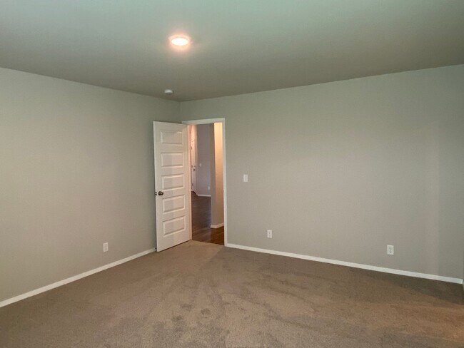 Building Photo - Beautiful 4 bed/2bath home in Broken Arrow...