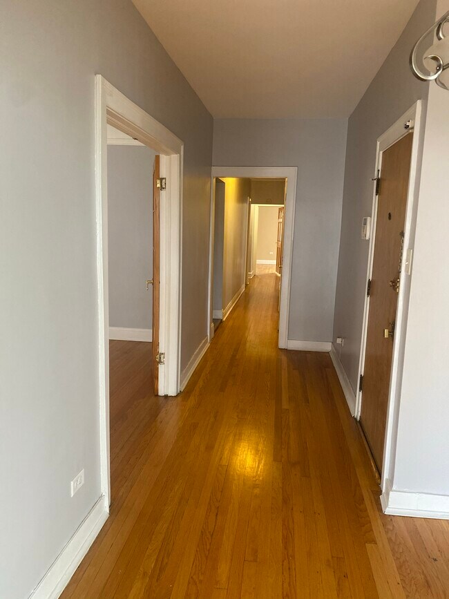 Building Photo - 6825 S Crandon Ave