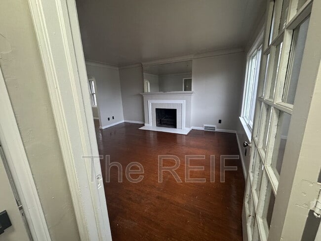 Building Photo - 9365 Birwood St