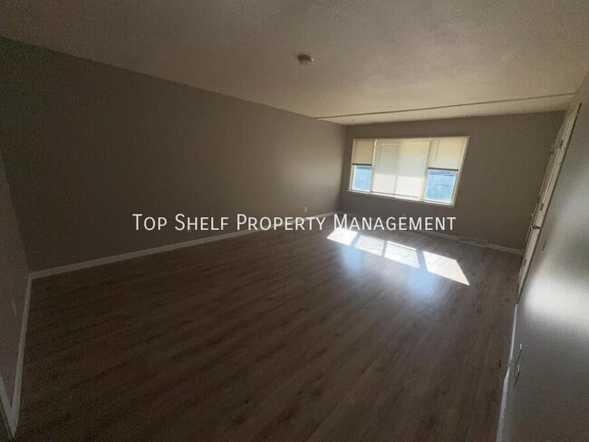 Building Photo - 2427 Welbeck Rd