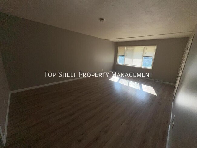 Foto del edificio - 2427 Welbeck Rd