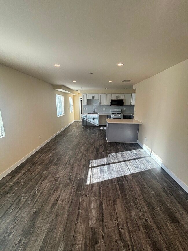 Foto del edificio - 1651 W 85th St