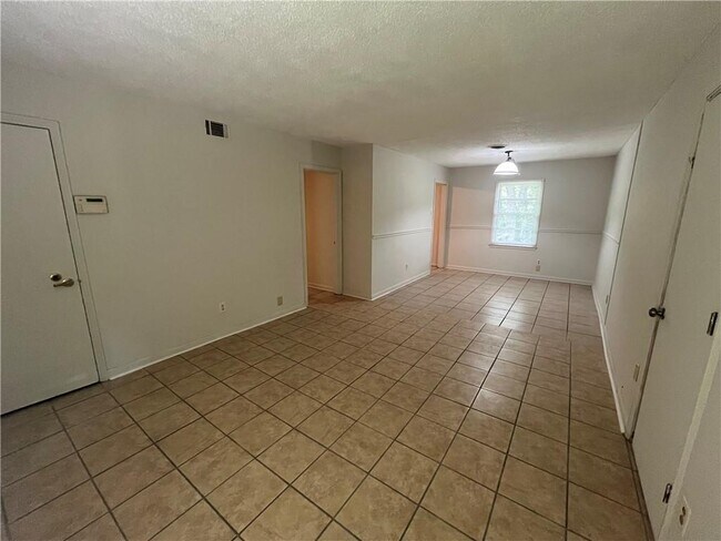 Building Photo - 900 Memory Ln