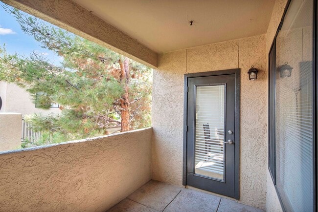 Building Photo - 4925 E Desert Cove Ave