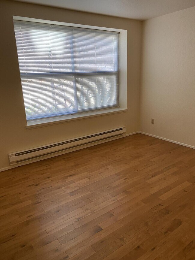 Building Photo - Bridgeview Apartments - 2 bedrooms