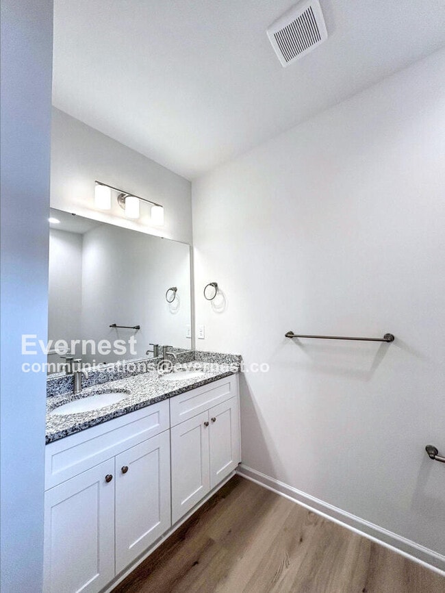 Foto del edificio - 1342 7th Ave SE