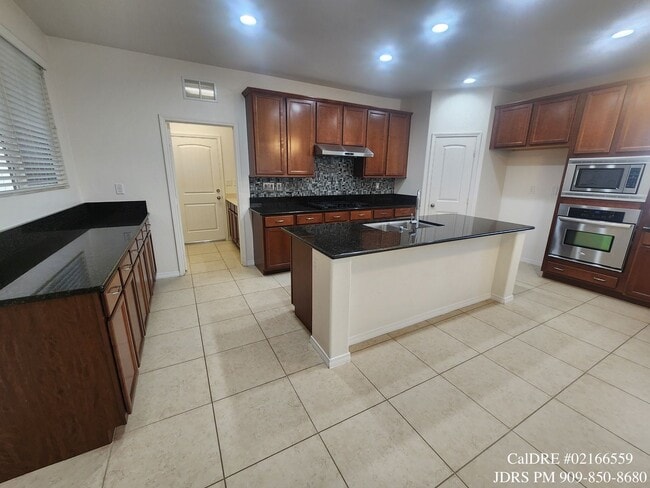 Foto del edificio - Eastvale 3 Bedroom Home