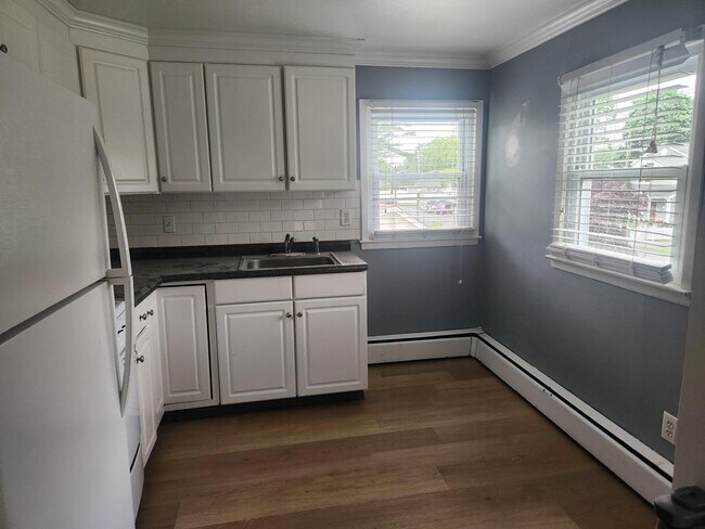 Foto del edificio - 296 Old Farmingdale Rd