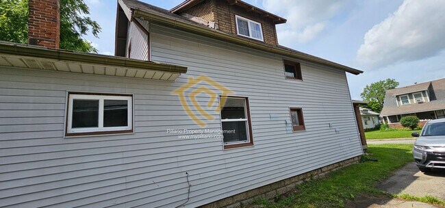 Building Photo - $500 OFF MOVE-IN SPECIAL!!! Eastside Newly...