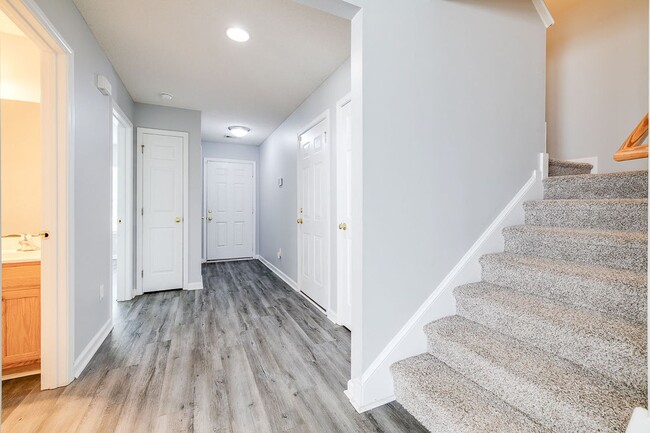 Building Photo - Spacious & Beautifully Maintained 5BR/3BA ...