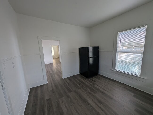 Photo - 403 Cowling St Apartment