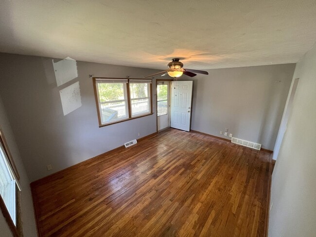 Photo - Bright & Spacious 3-Bedroom Duplex Unit on... House
