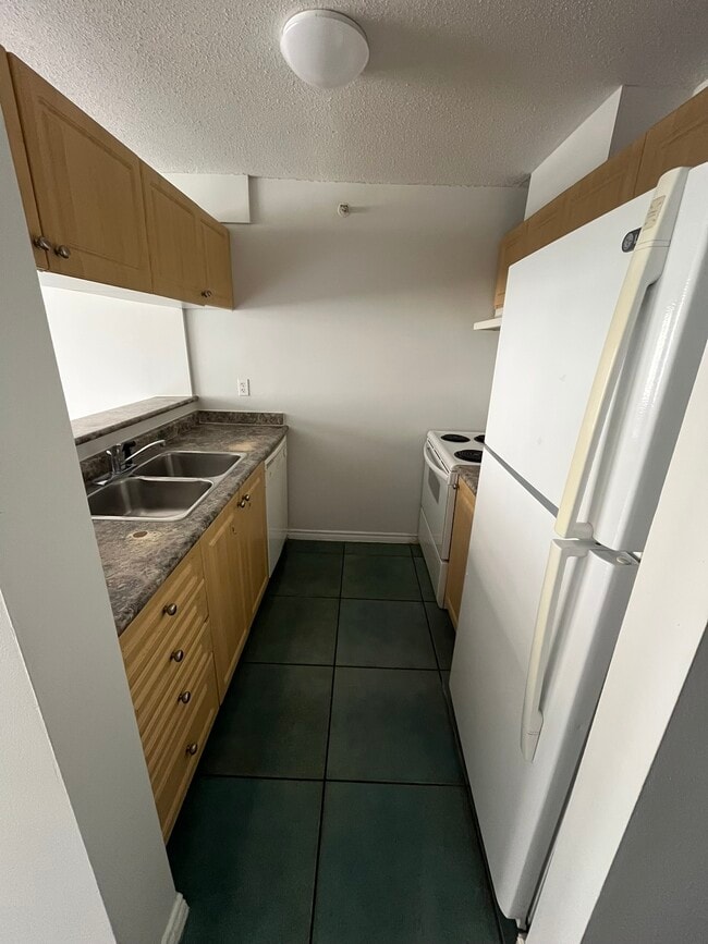 Building Photo - 1278 Granville St