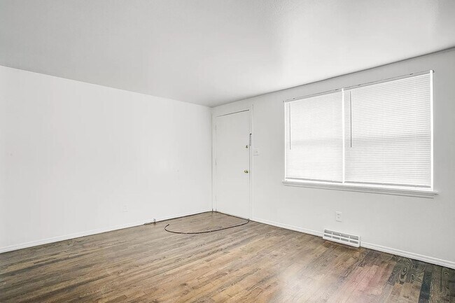 Foto del edificio - 4504-4506 N Jackson Ave