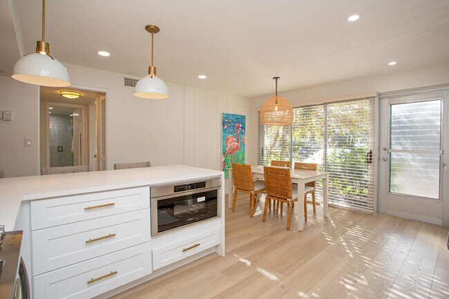 Building Photo - ***NEWLY RENOVATED ANNUAL / SEASONAL RENTA...