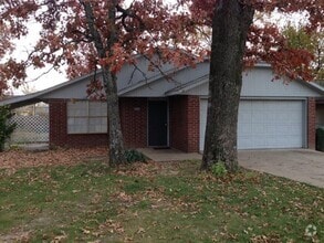 Building Photo - 3606 W Beechwood Dr