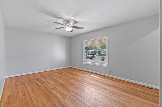 Foto del edificio - 3280 Brookshire Dr