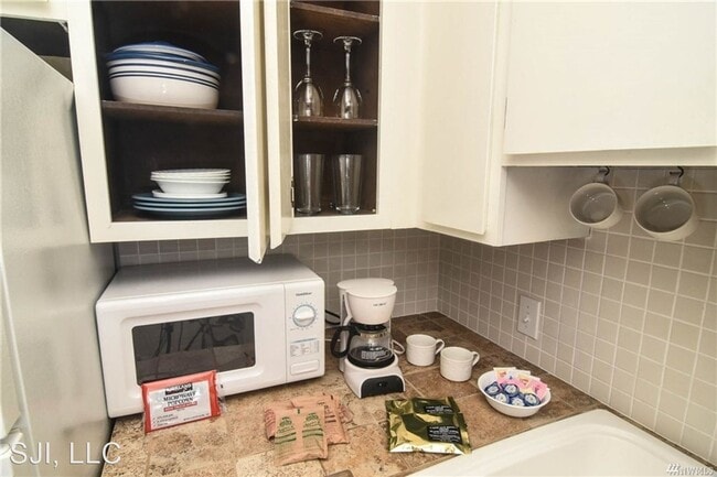 Building Photo - Studio, 1 bath House - 250 Tucker Ave, #6