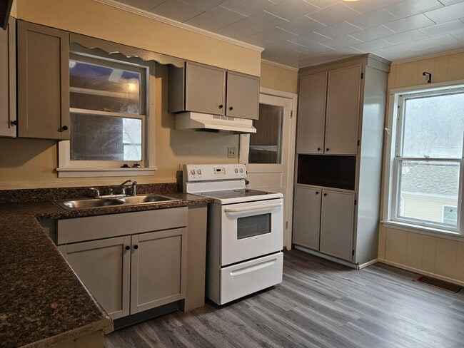 Foto del edificio - 355 Reynolds Ave