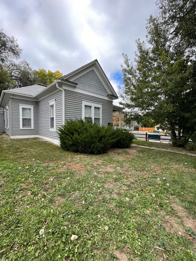 Photo - 402 W Dale St House