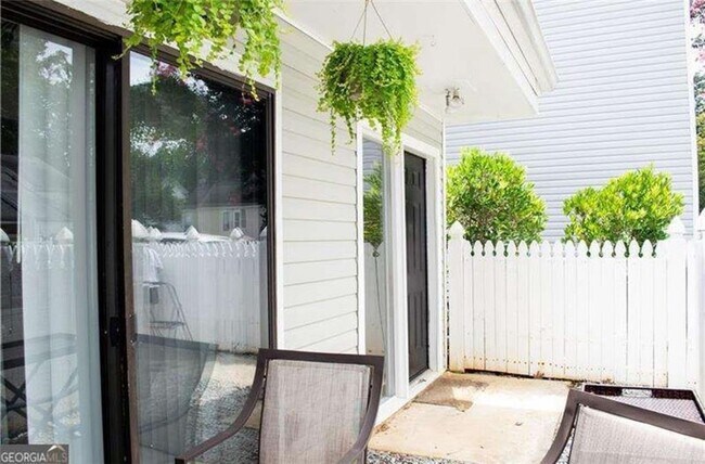 Foto del edificio - 2685 Meadowlawn Dr