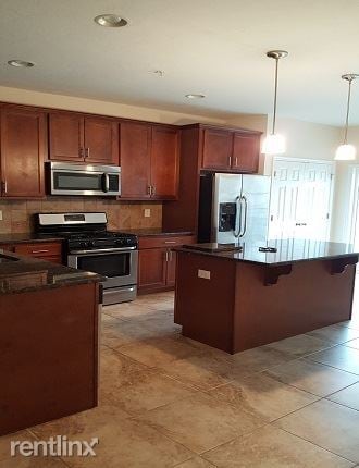 Building Photo - 4 br, 2.5 bath Townhome - 189 Moul Ave