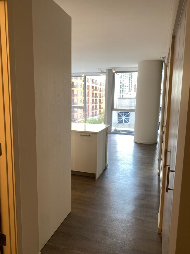 Foto del edificio - 705 N State St